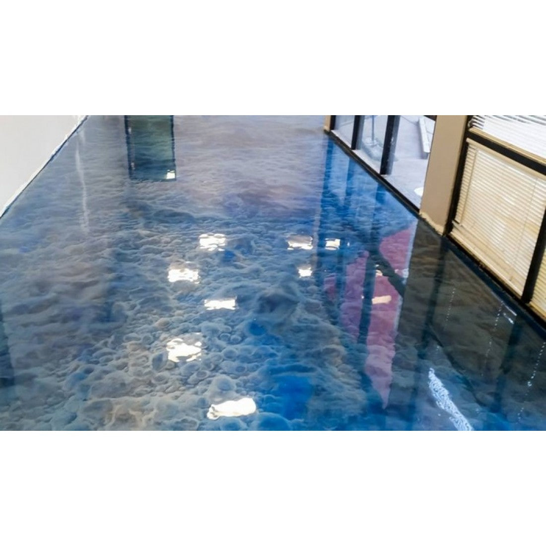 Vopsea Epoxidică Decorativă Autonivelantă pentru Pardoseli și Blaturi – LIQUID MARBLE