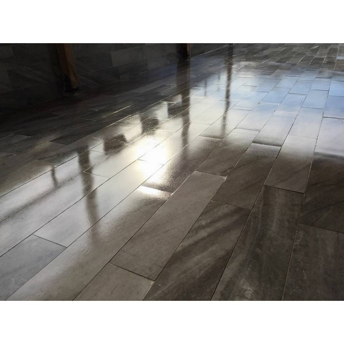 Hidroizolant Transparent și Lucios pe Bază de Rășină – LIQUID GLASS
