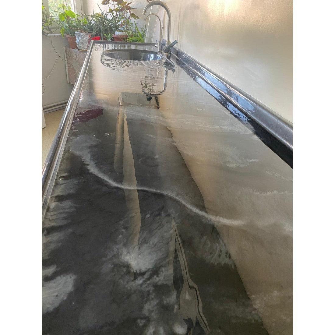 Vopsea Epoxidică Decorativă Autonivelantă pentru Pardoseli și Blaturi – LIQUID MARBLE