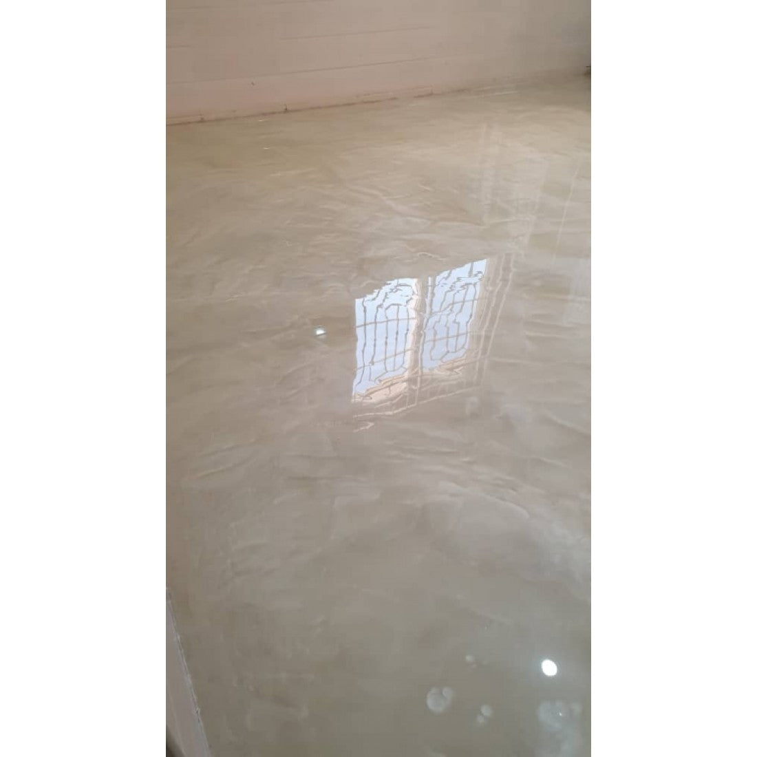 Vopsea Epoxidică Decorativă Autonivelantă pentru Pardoseli și Blaturi – LIQUID MARBLE