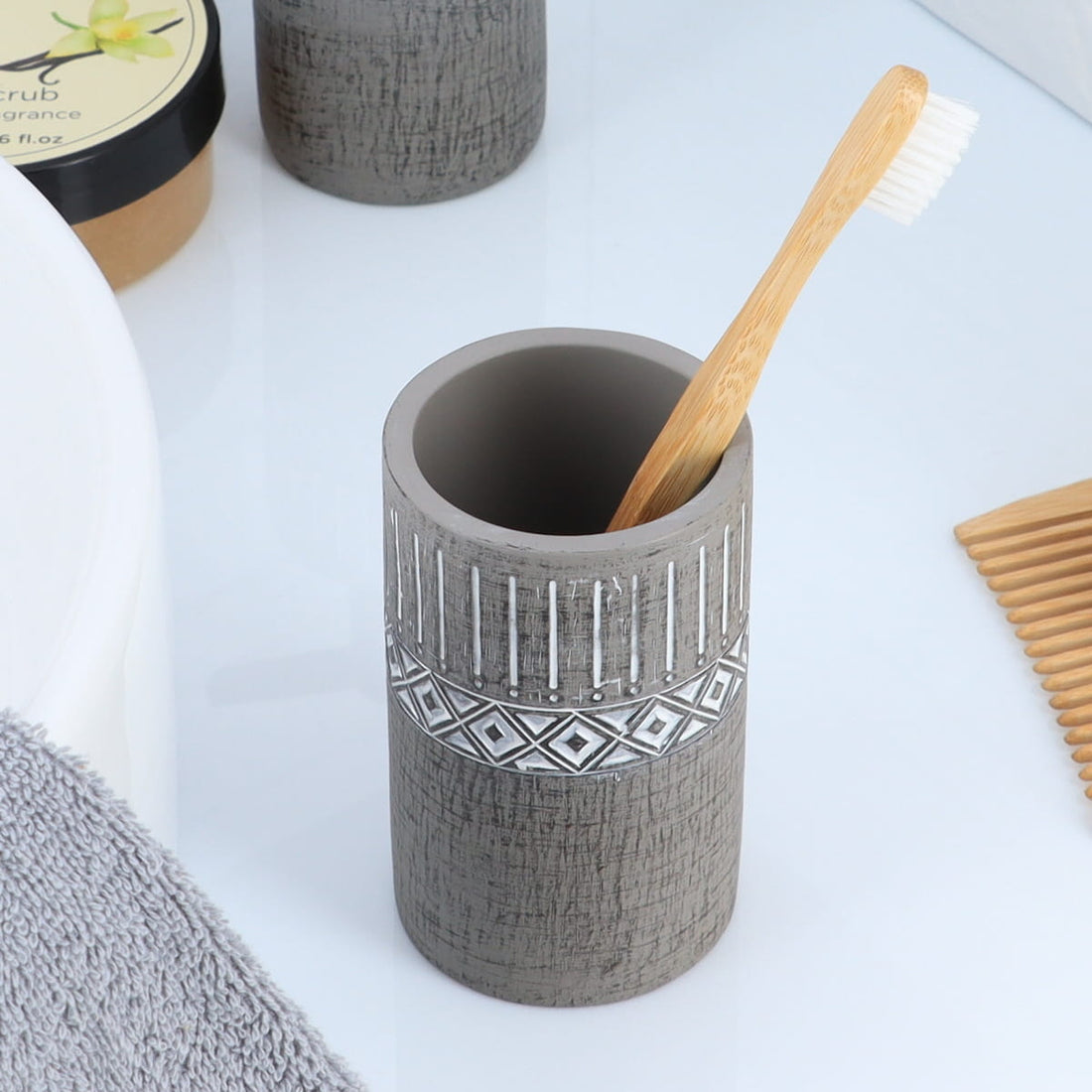 Pahar din ciment – decor geometric – gri