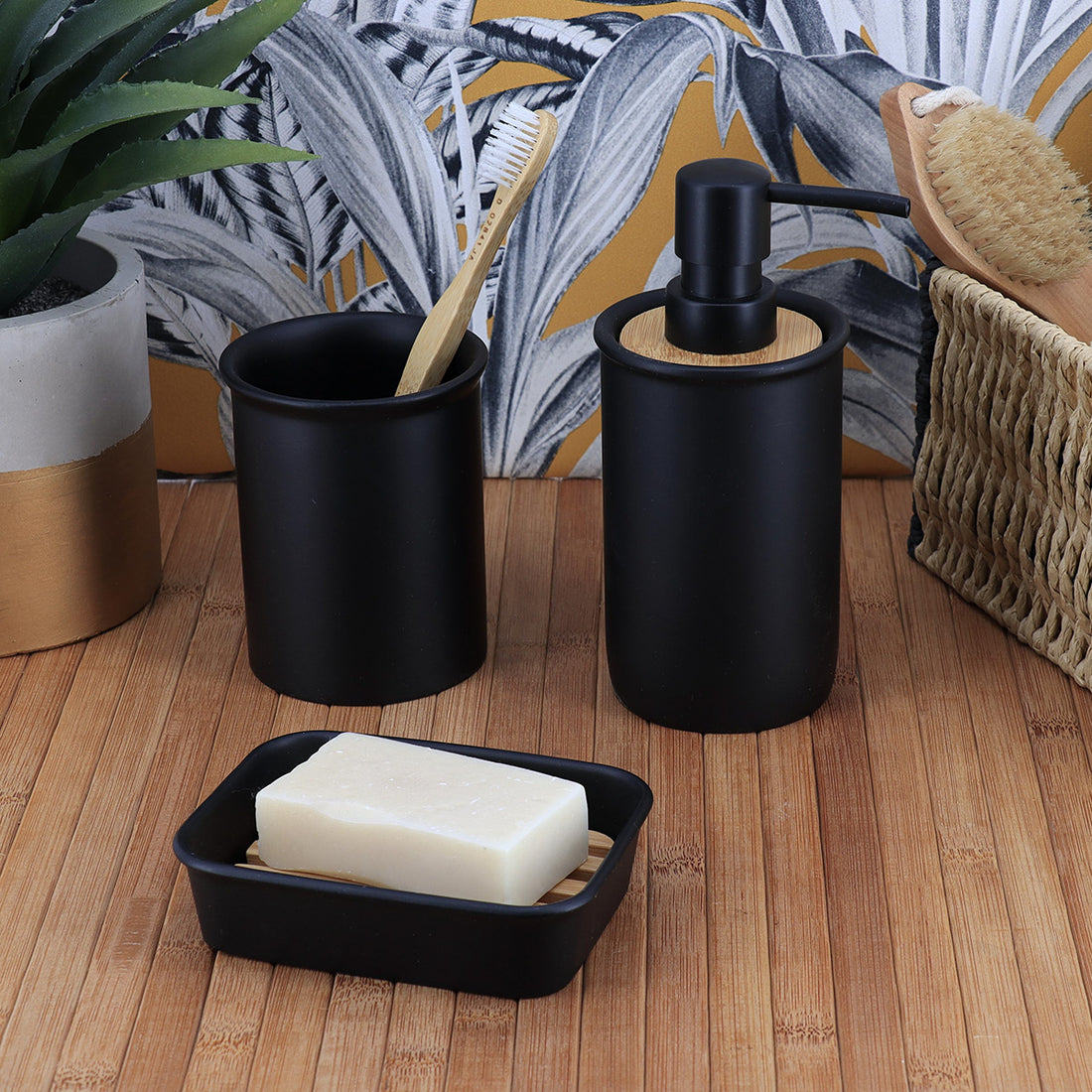 Dispenser de săpun din polirășină 260 ml – negru mat cu bambus