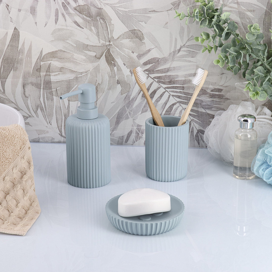 Dispenser rotund din polirășină cu striații Timeless – Albastru deschis