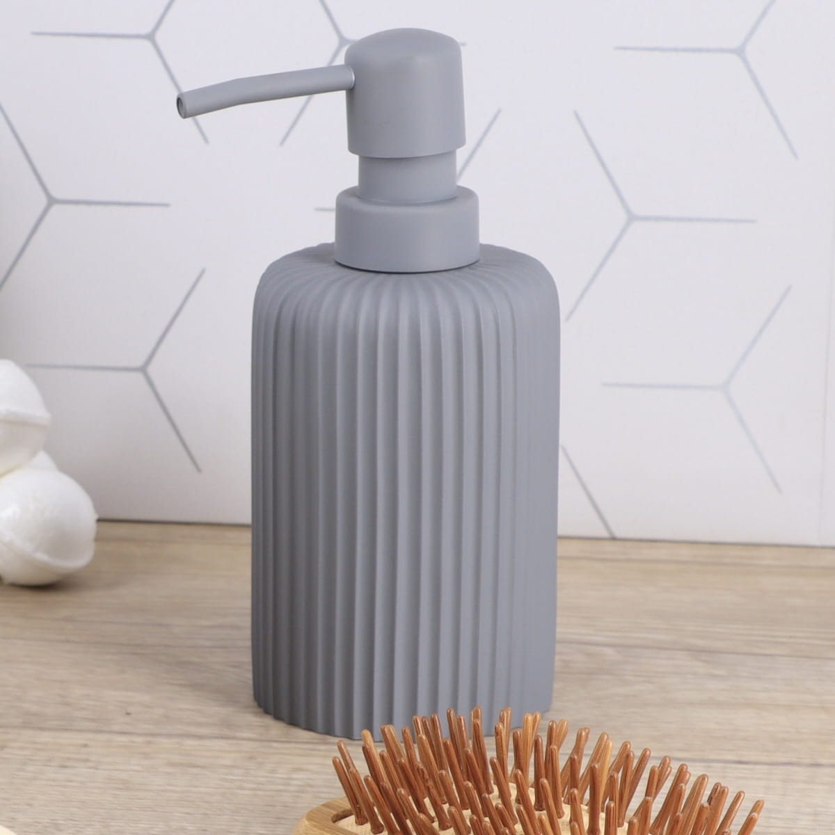 Dispenser rotund din polirășină cu striații Timeless – Gri