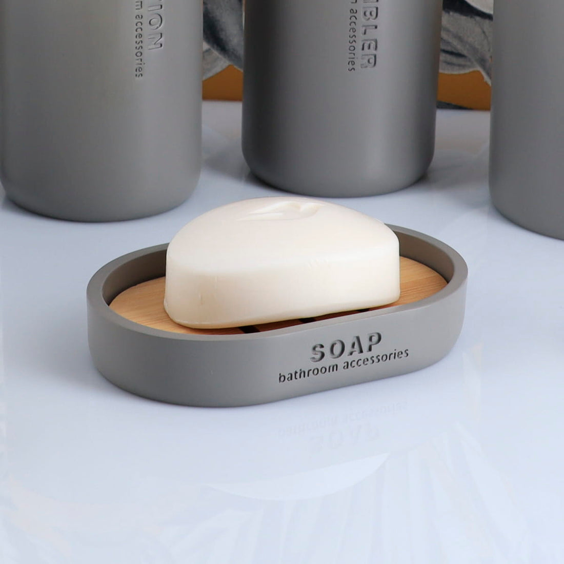 Săpunieră ovală Timeless din polirășină și bambus – Gri
