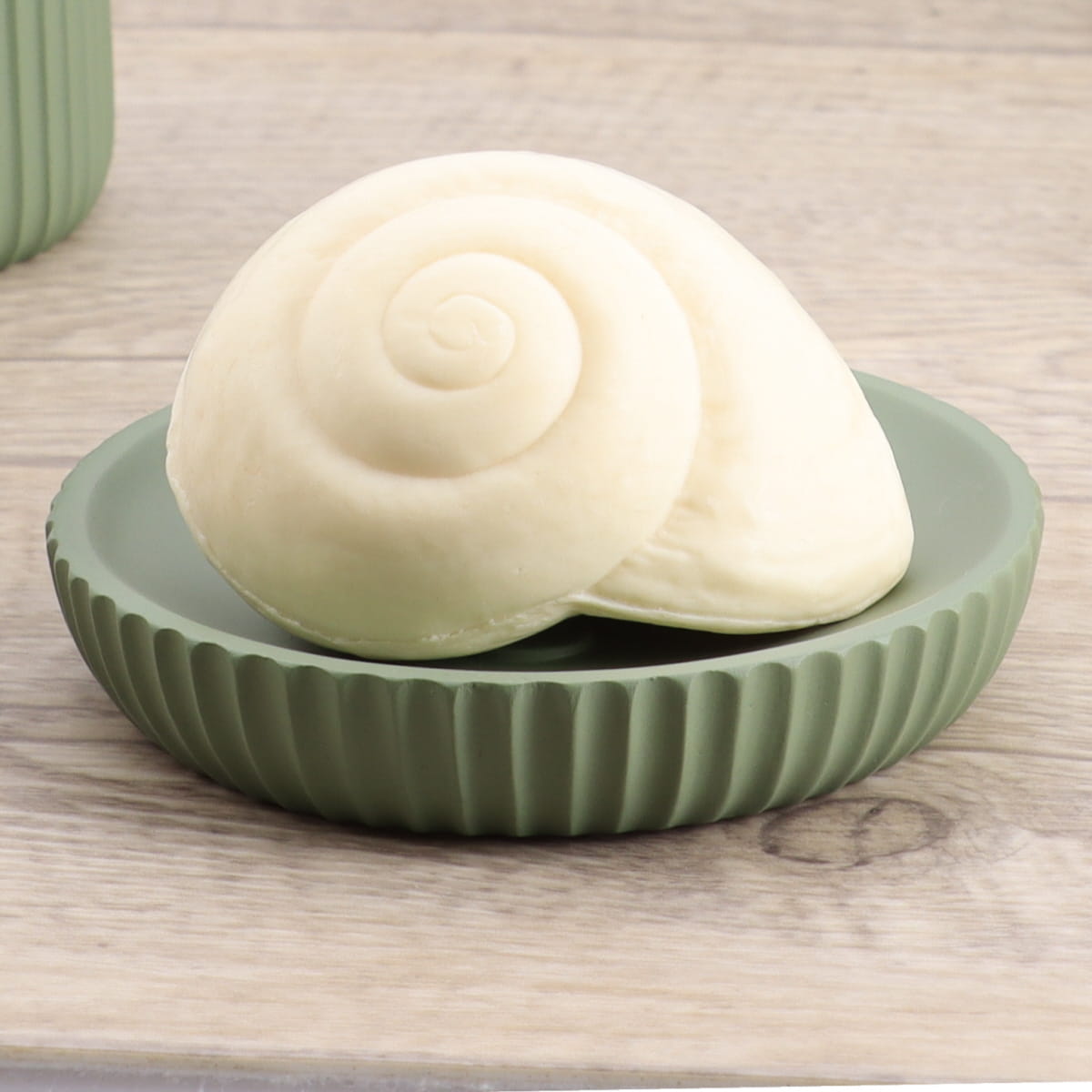 Săpunieră rotundă din polirășină cu striații Timeless – Kaki