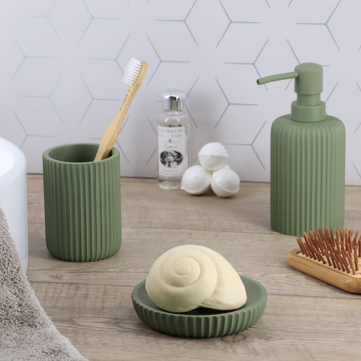 Săpunieră rotundă din polirășină cu striații Timeless – Kaki