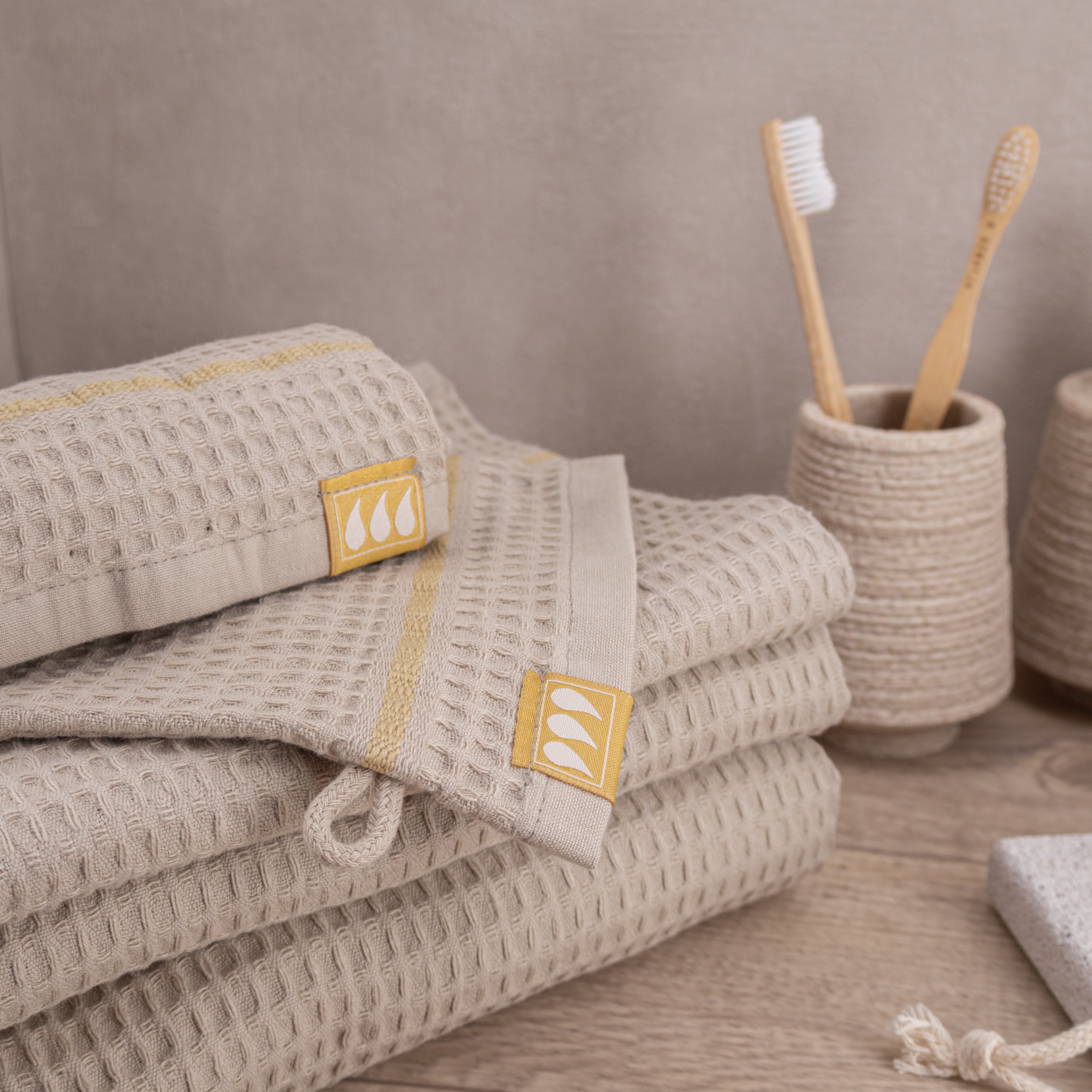 Set 2 mănuși de baie din bumbac – Finisaj waffle bej închis