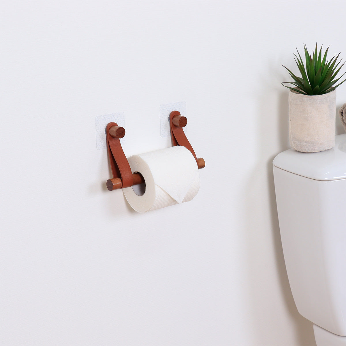 Dispenser hârtie igienică din bambus + curea imitație piele pe sticker – AMBER