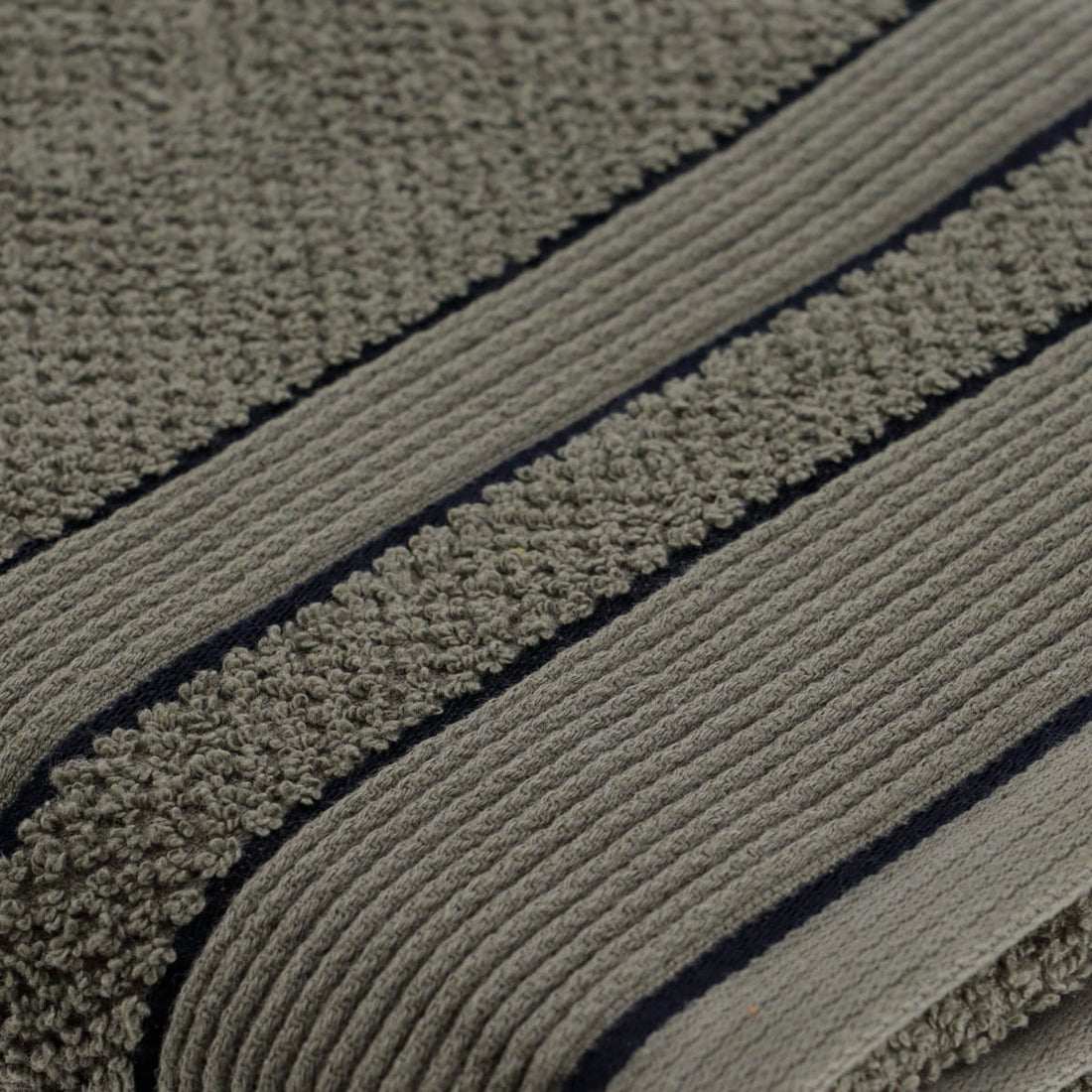 Prosop XL din bumbac 100 % dimensiune 70×130 cm – Kaki/Negru